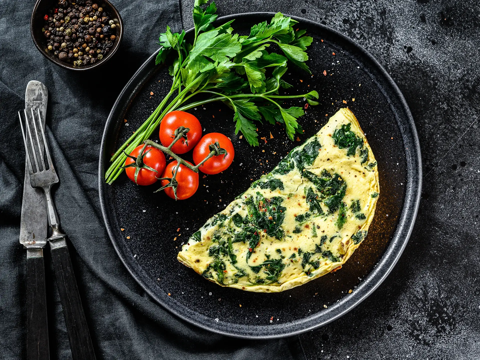 Omletas su špinatais ir sūriu